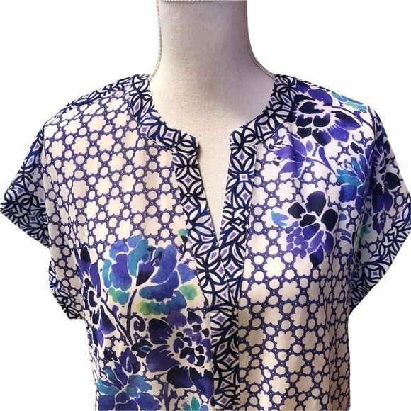 CHICOS - WOMENS BLUE FLORAL BLOUSE SIZE 1 - Picture 2 of 10
